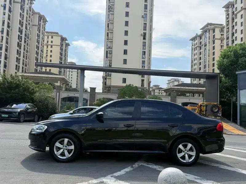 2013 Volkswagen Lavida Classic Facelift 1.6L Automatic Fashion Edition — миниатюра 4