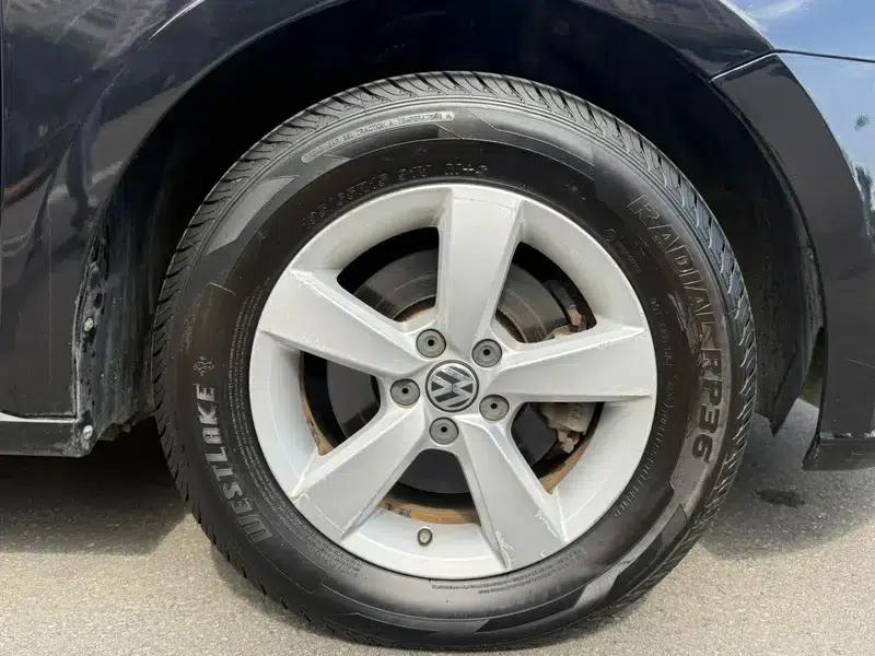 2013 Volkswagen Lavida Classic Facelift 1.6L Automatic Fashion Edition — миниатюра 9