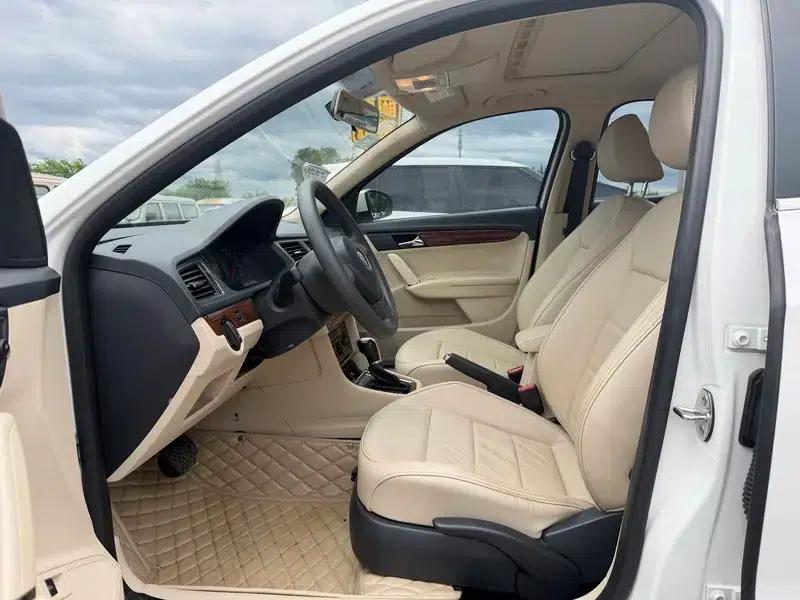 2013 Volkswagen Lavida 1.6L Automatic Comfort Edition — миниатюра 11