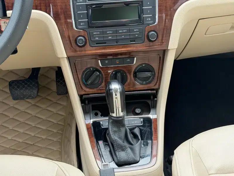 2013 Volkswagen Lavida 1.6L Automatic Comfort Edition — миниатюра 10