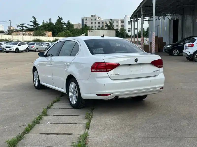 2015 Volkswagen Lavida 1.6L Automatic Comfort Edition — миниатюра 4