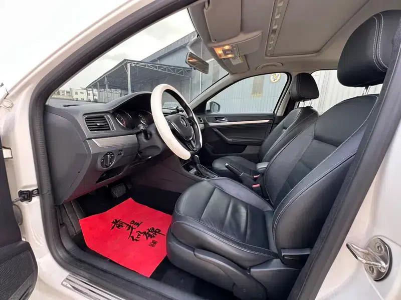 2015 Volkswagen Lavida 1.6L Automatic Comfort Edition — миниатюра 8