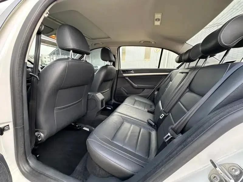 2015 Volkswagen Lavida 1.6L Automatic Comfort Edition — миниатюра 9