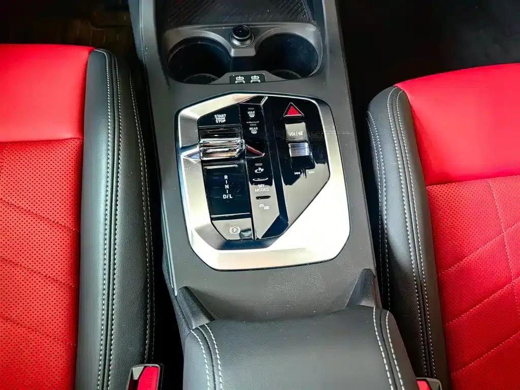 2025 BMW 2 Series 225L M Sport Shadow Edition — миниатюра 11
