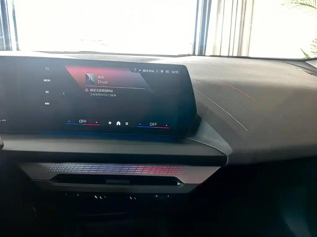 2025 BMW 2 Series 225L M Sport Shadow Edition — миниатюра 12