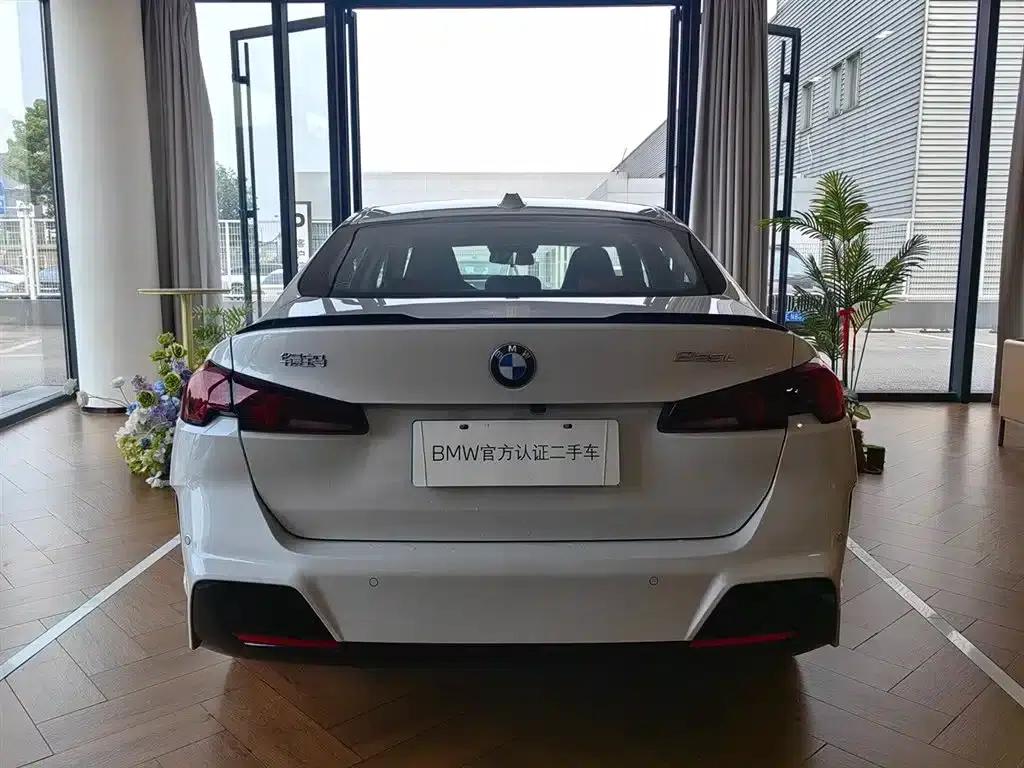 2025 BMW 2 Series 225L M Sport Shadow Edition — миниатюра 5