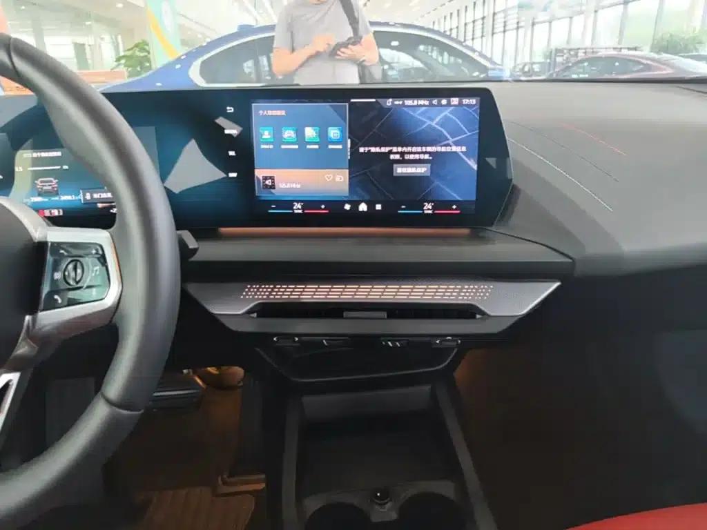 2025 BMW 2 Series 225L M Sport Shadow Edition — миниатюра 13