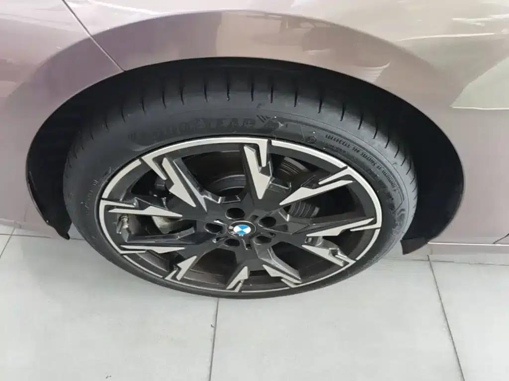 2025 BMW 2 Series 225L M Sport Shadow Edition — миниатюра 23