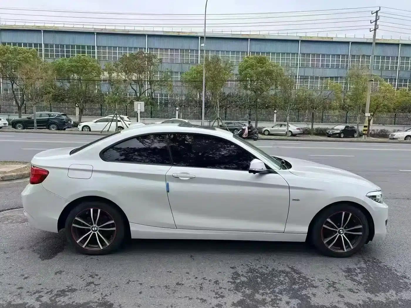 2018 BMW 2 Series Imported Model 220i Sport Design Package — миниатюра 5