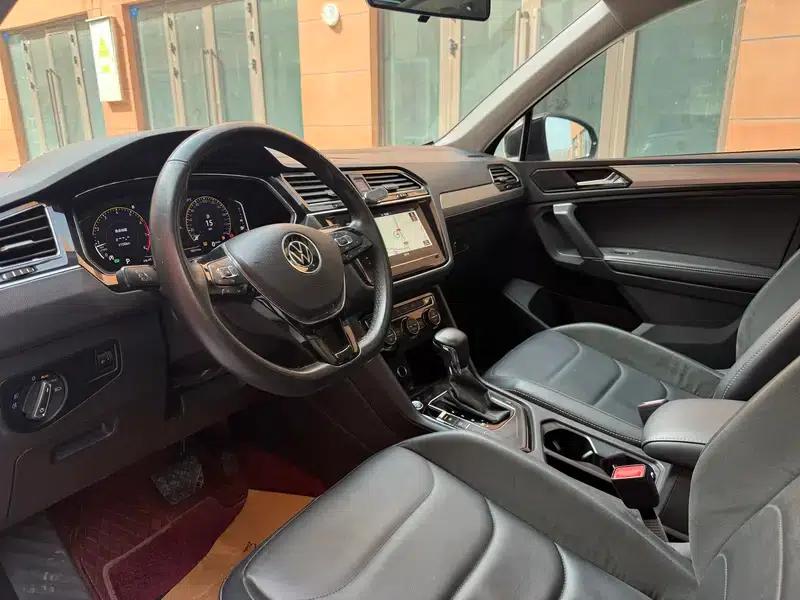 Tiguan L 2021 330TSI Automatic 2WD Comfort Edition — миниатюра 14