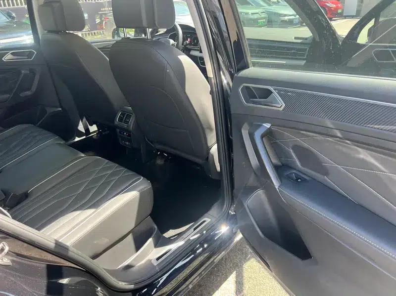 Tiguan L 2022 330TSI Automatic 2WD R-Line Premium Edition — миниатюра 12