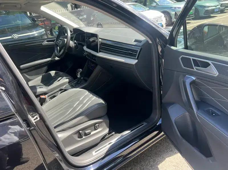Tiguan L 2022 330TSI Automatic 2WD R-Line Premium Edition — миниатюра 13