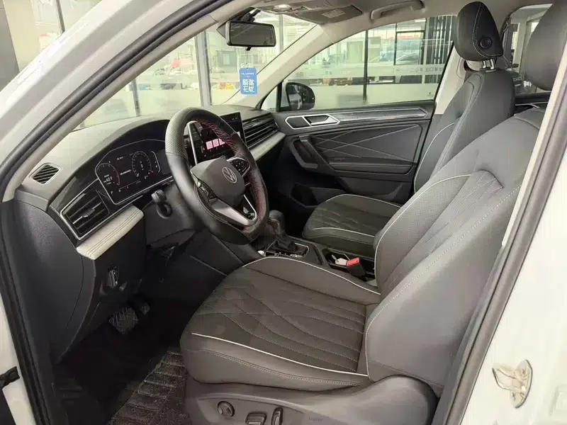 Tiguan L 2023 280TSI Trendy Limited Edition — миниатюра 13