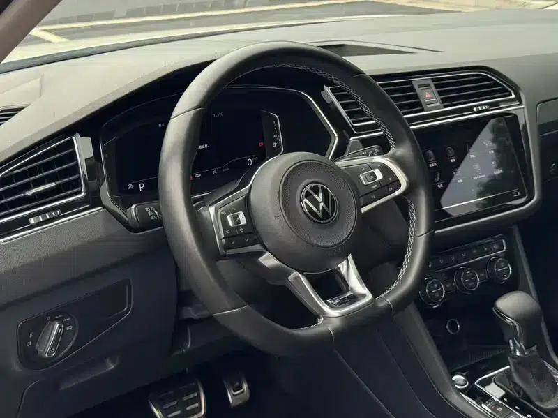 Tiguan L 2021 330TSI Automatic 2WD R-Line Premium Edition — миниатюра 11