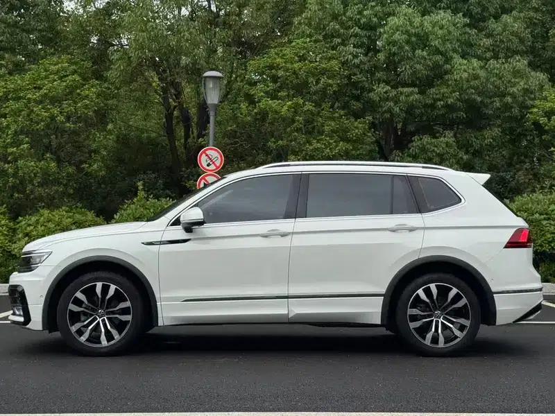 Tiguan L 2021 330TSI Automatic 2WD R-Line Premium Edition — миниатюра 3