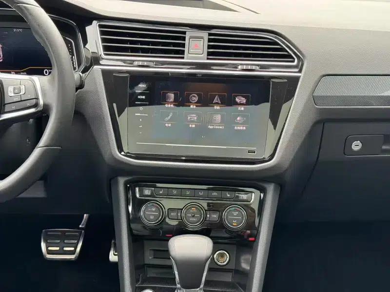 Tiguan L 2021 330TSI Automatic 2WD R-Line Premium Edition — миниатюра 9