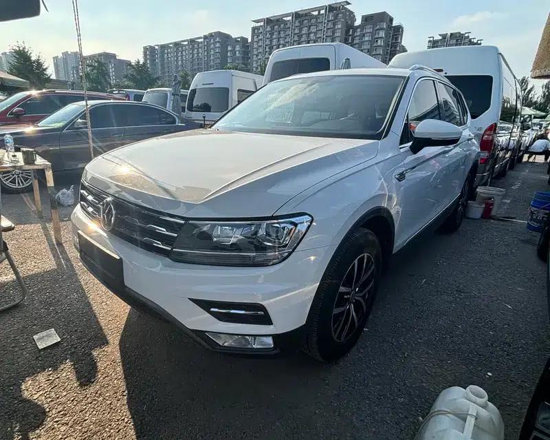 Tiguan L 2018 330TSI Automatic 2WD Comfort Edition — миниатюра 1