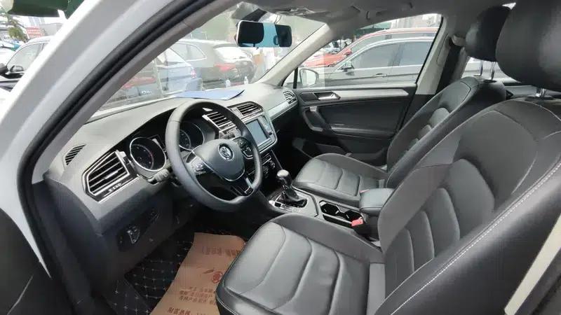 Tiguan L 2018 330TSI Automatic 2WD Comfort Edition — миниатюра 11