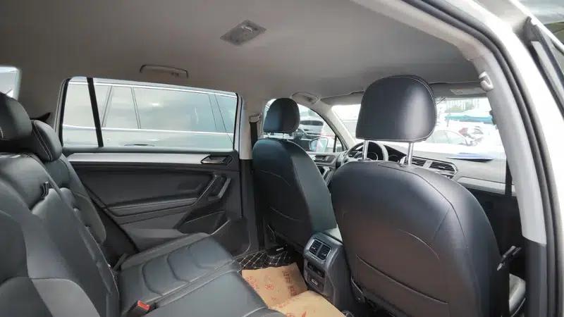 Tiguan L 2018 330TSI Automatic 2WD Comfort Edition — миниатюра 13