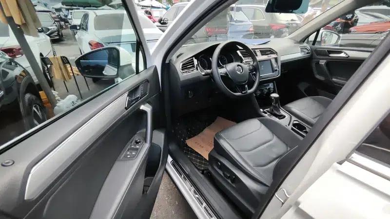 Tiguan L 2018 330TSI Automatic 2WD Comfort Edition — миниатюра 14