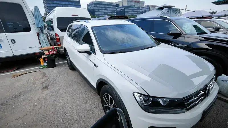Tiguan L 2018 330TSI Automatic 2WD Comfort Edition — миниатюра 3
