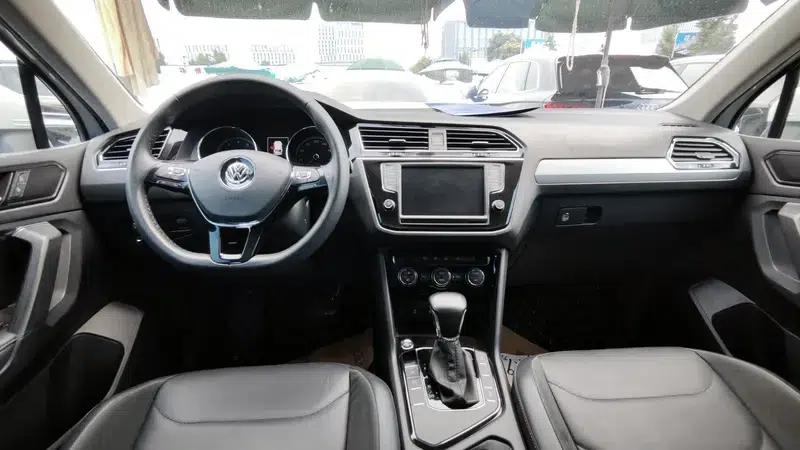 Tiguan L 2018 330TSI Automatic 2WD Comfort Edition — миниатюра 8