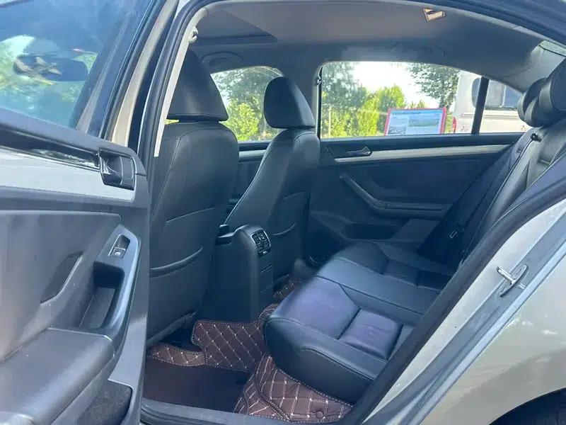 2015 Volkswagen Sagitar 1.6L Automatic Fashion Edition — миниатюра 9