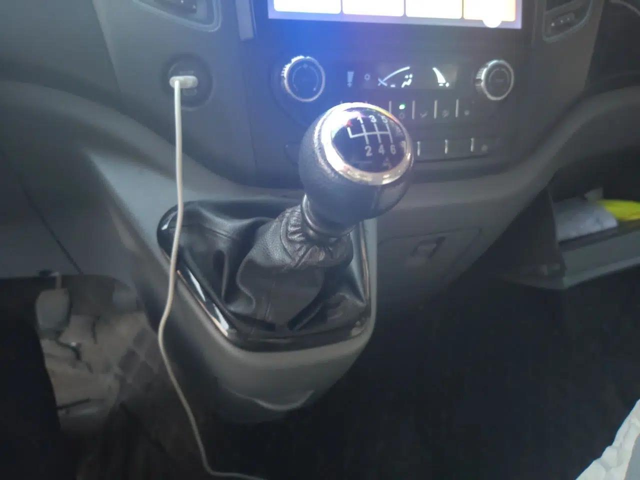 Foton Toano 2024 Geely Xing Multi-Function Cummins 2.8T Manual Long Wheelbase Mid-Roof Rear Single-Tire 7-Seater — миниатюра 14