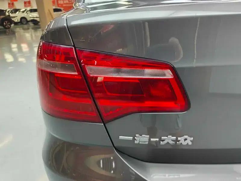 2013 Volkswagen Bora 1.6L Automatic Fashion Edition — миниатюра 16
