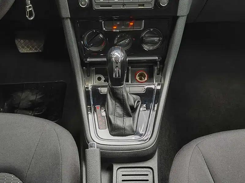 2013 Volkswagen Bora 1.6L Automatic Fashion Edition — миниатюра 28