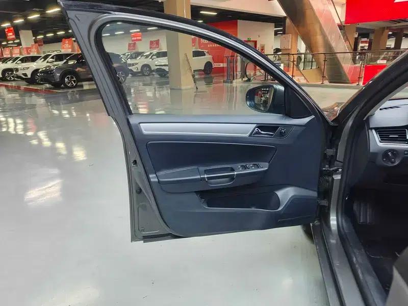 2013 Volkswagen Bora 1.6L Automatic Fashion Edition — миниатюра 35