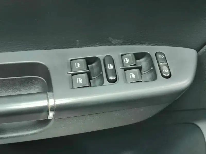 2013 Volkswagen Bora 1.6L Automatic Fashion Edition — миниатюра 36