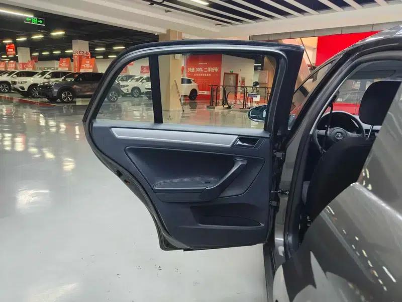2013 Volkswagen Bora 1.6L Automatic Fashion Edition — миниатюра 37