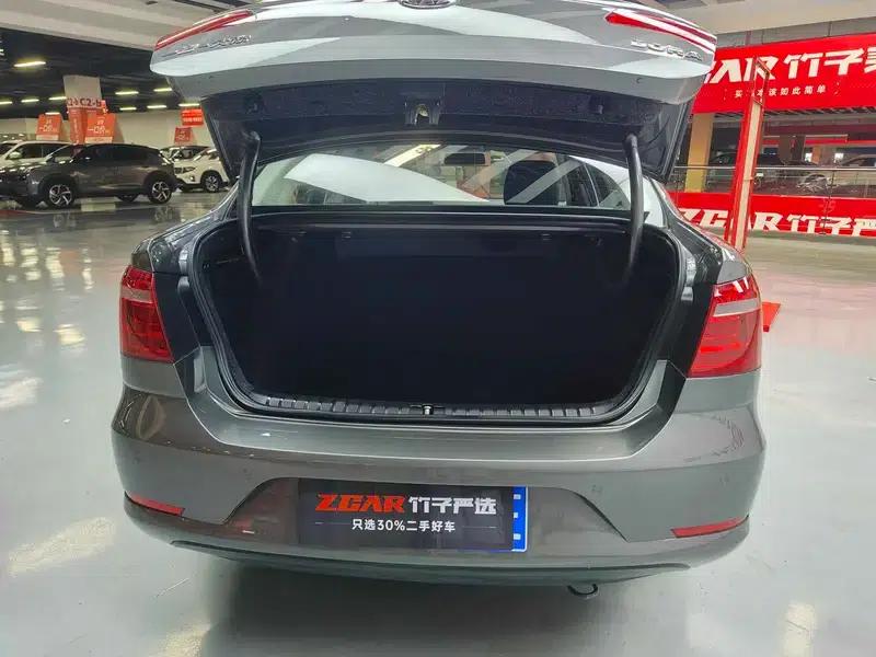 2013 Volkswagen Bora 1.6L Automatic Fashion Edition — миниатюра 38