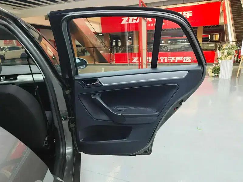 2013 Volkswagen Bora 1.6L Automatic Fashion Edition — миниатюра 40