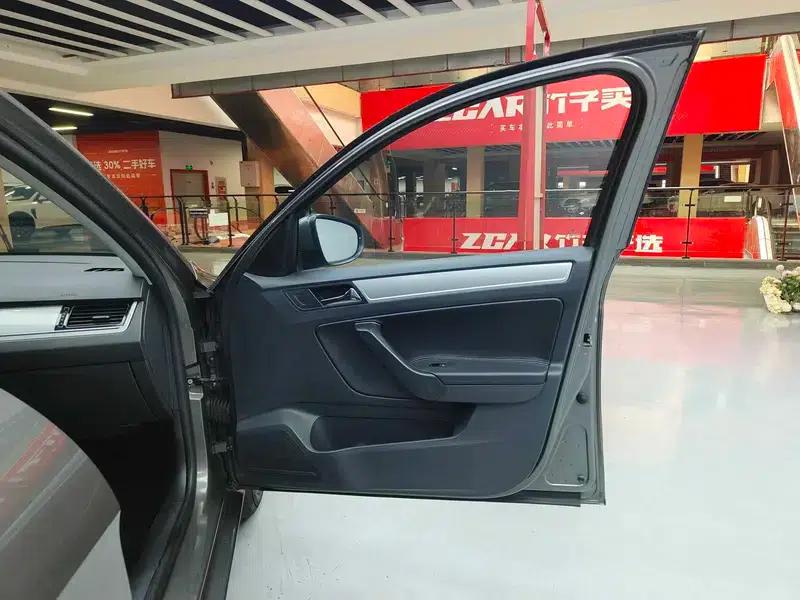 2013 Volkswagen Bora 1.6L Automatic Fashion Edition — миниатюра 41