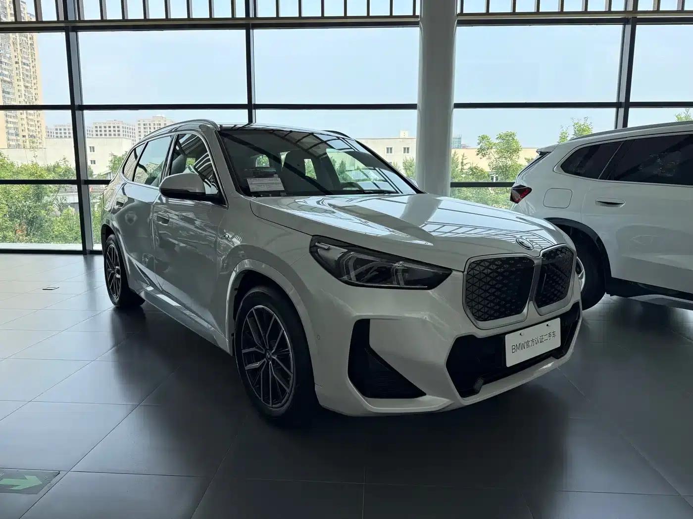 BMW iX1 2025 eDrive25L M Sport Package — миниатюра 1
