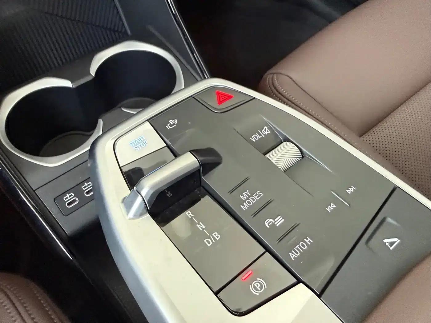 BMW iX1 2025 eDrive25L M Sport Package — миниатюра 9