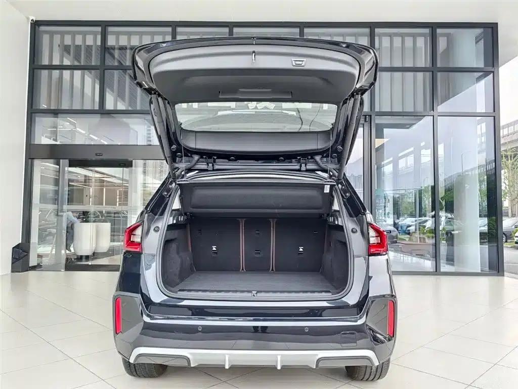 BMW iX1 2025 eDrive25L M Sport Package — миниатюра 15