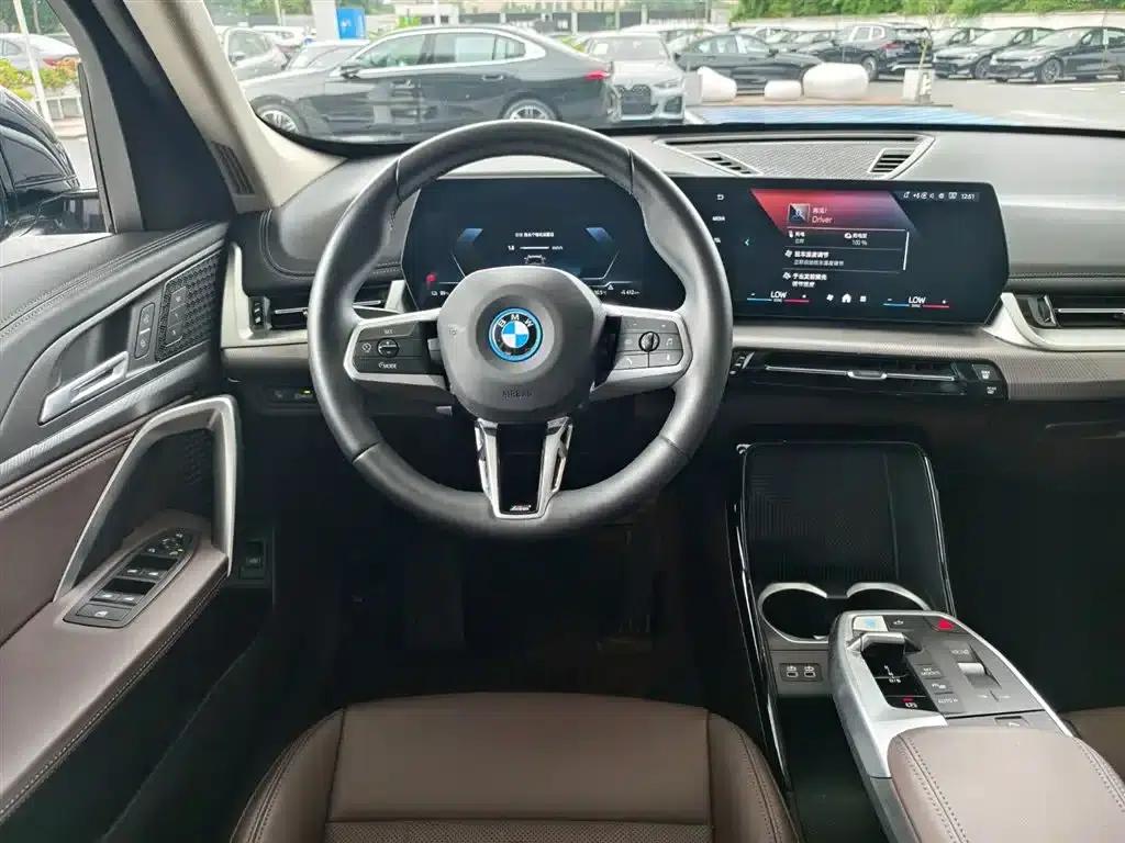 BMW iX1 2025 eDrive25L M Sport Package — миниатюра 8