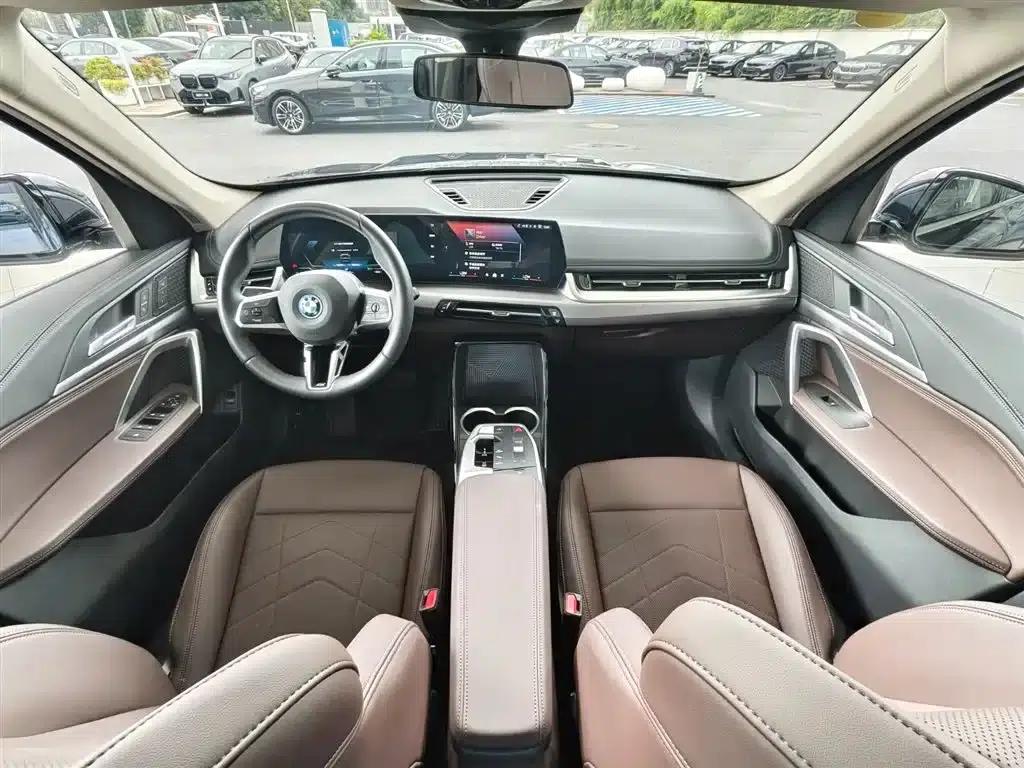 BMW iX1 2025 eDrive25L M Sport Package — миниатюра 9