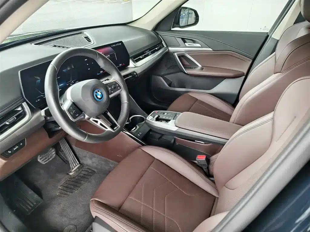 BMW iX1 2025 eDrive25L M Sport Package — миниатюра 10