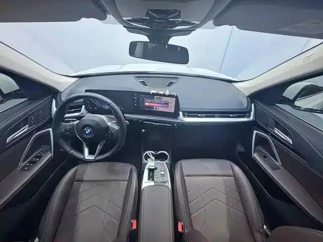 BMW iX1 2025 eDrive25L X Design Package — миниатюра 10