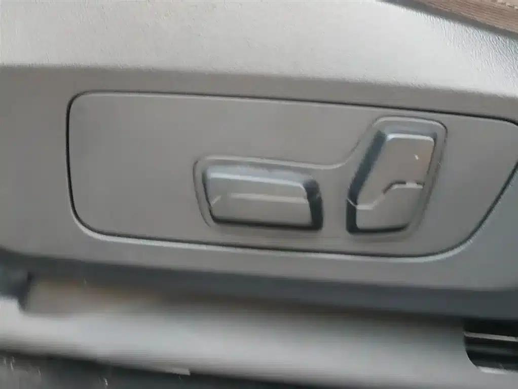 BMW iX1 2025 eDrive25L M Sport Package — миниатюра 11