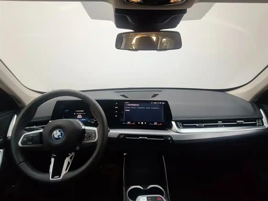 BMW iX1 2025 eDrive25L M Sport Package — миниатюра 7