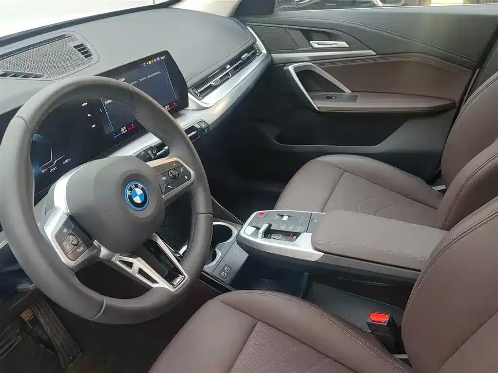 BMW iX1 2025 eDrive25L M Sport Package — миниатюра 8