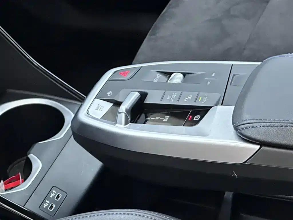 2023 BMW iX1 xDrive30L M Sport Package — миниатюра 11