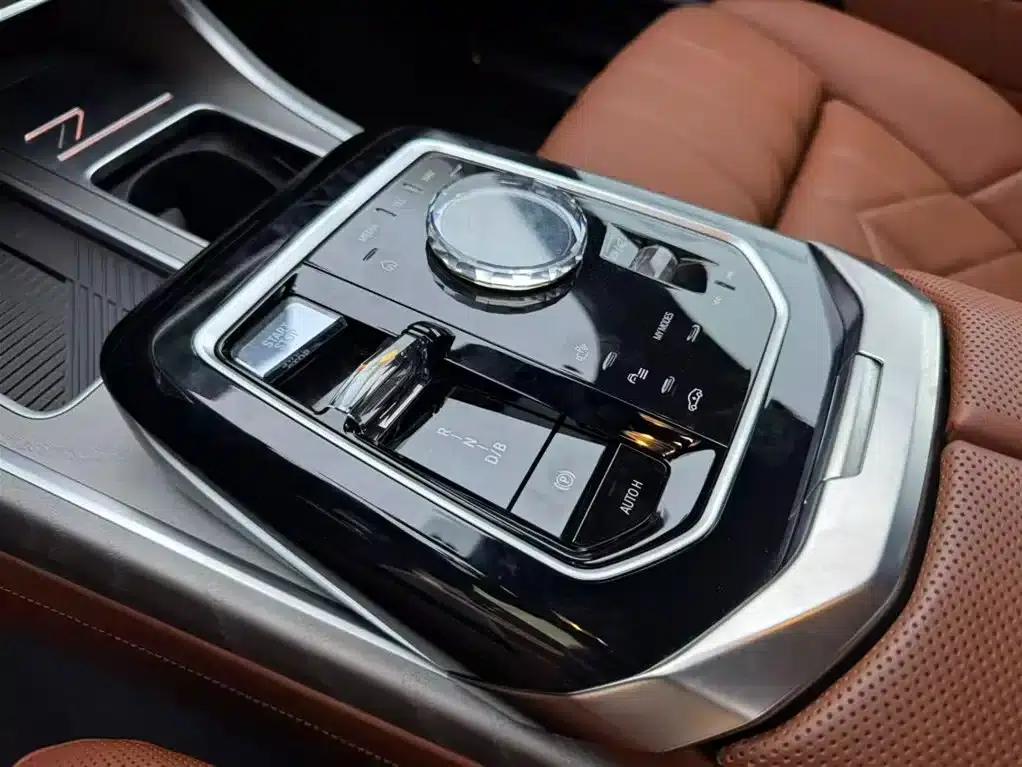 2023 BMW i7 xDrive60L M Sport Package — миниатюра 11