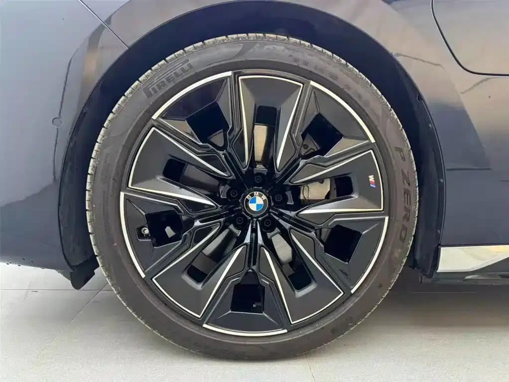 2023 BMW i7 xDrive60L M Sport Package — миниатюра 18