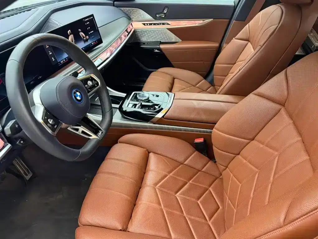 2023 BMW i7 xDrive60L M Sport Package — миниатюра 8